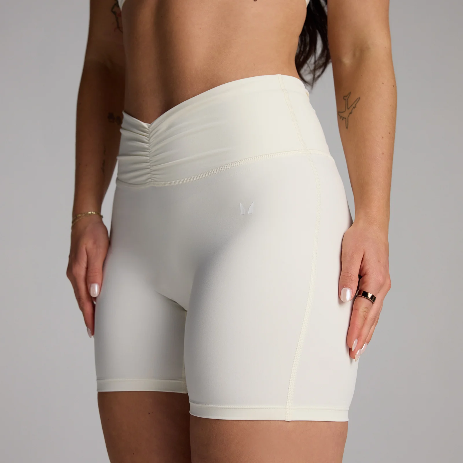 MP Women's Tempo Ruched Front Shorts - Κρεμ - L Εικόνα 1